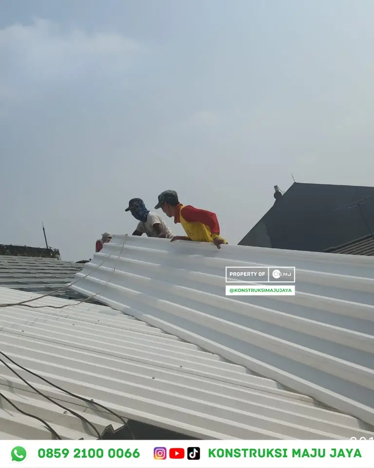 Cara Menghindari Pembengkakan Biaya Jasa Arsitek Rumah: Tips RAB Transparan & desain minimalis – Proses Finishing Fasad & Cat Weathershield