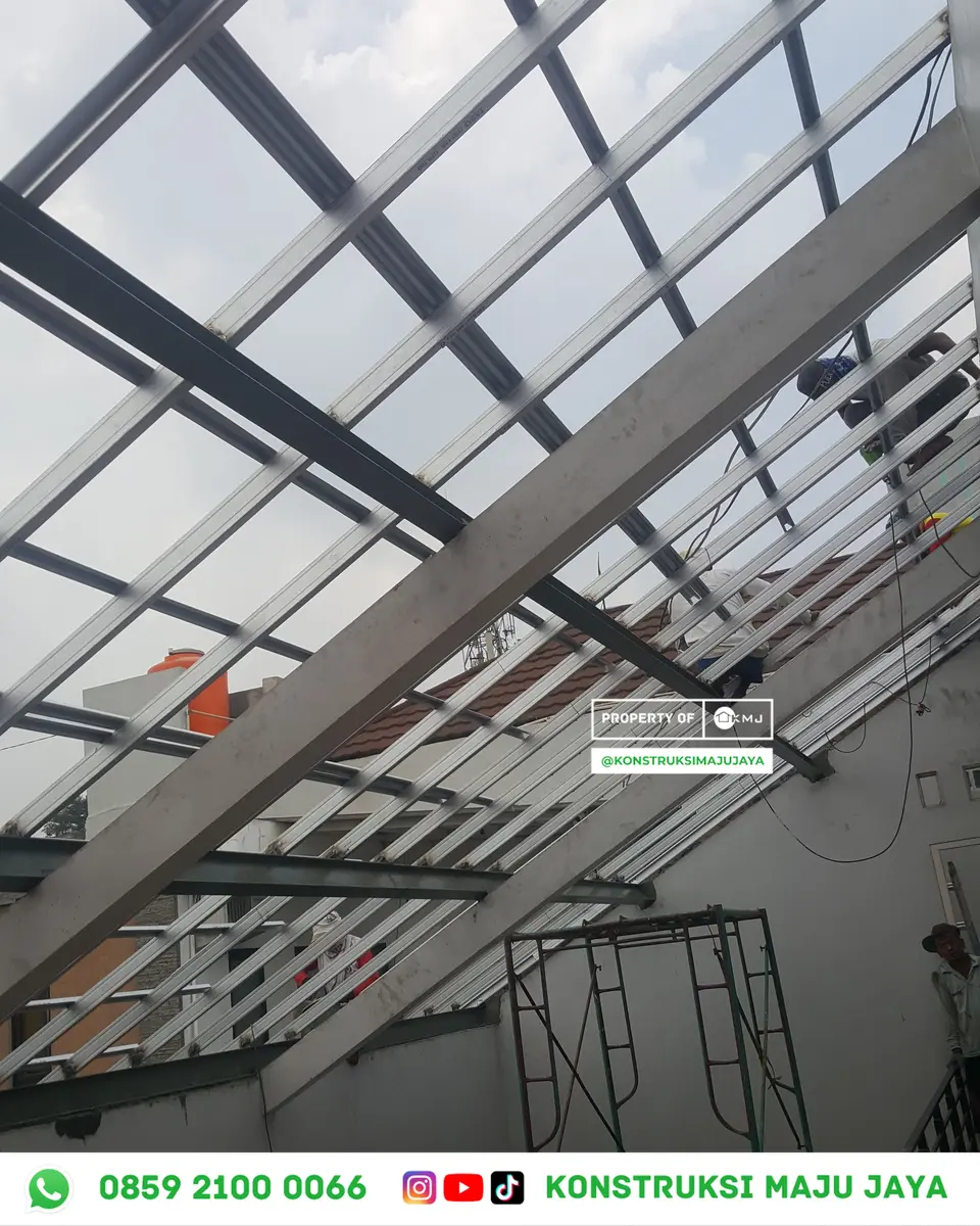 Aplikasi Sealant Weatherproof di Sekeliling Kusen Perbandingan Spesialis Pintu Jendela vs Kusen Kayu: Mana yang Lebih Hemat Jangka Panjang? โ Aplikasi Sealant Weatherproof di Sekeliling Kusen